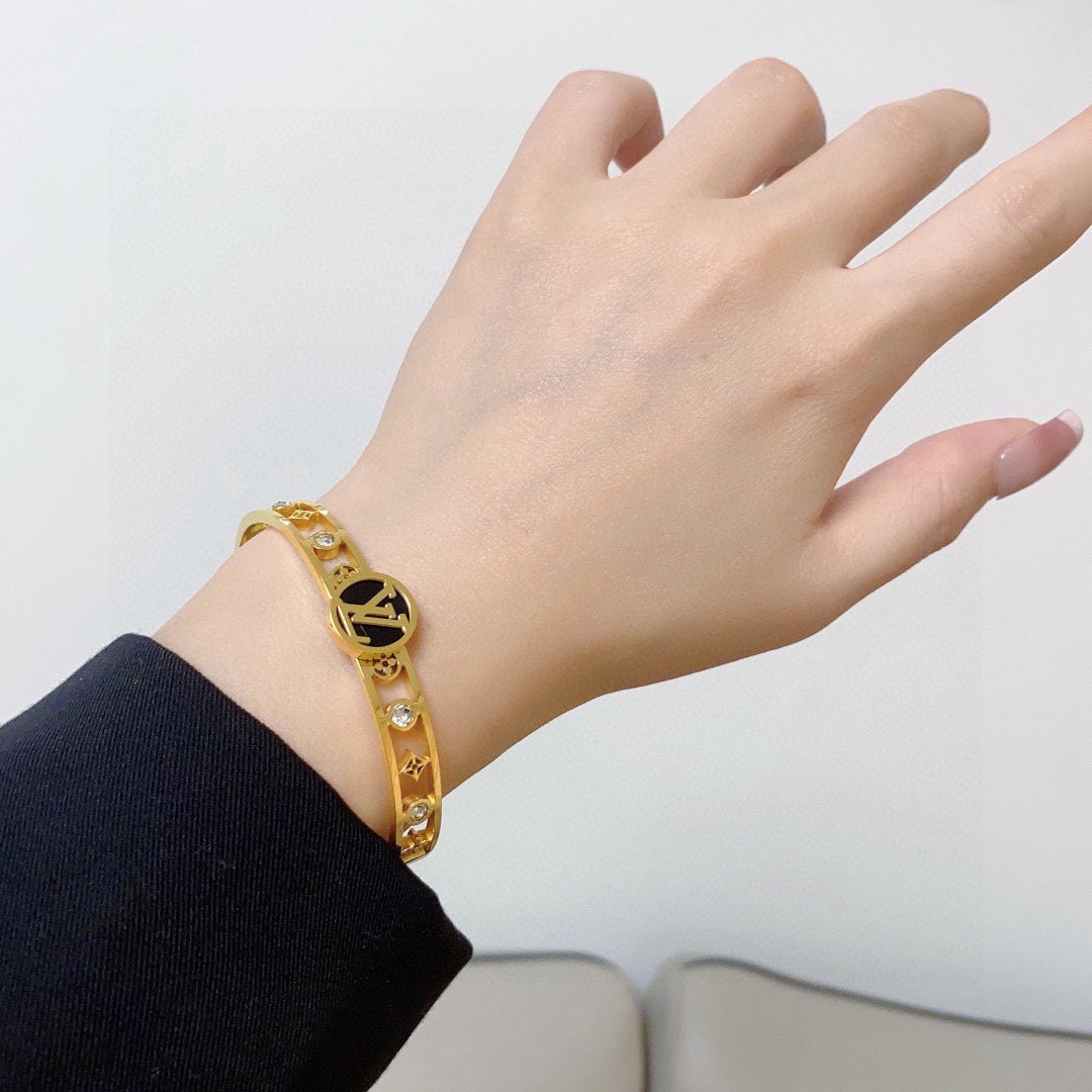 18K Louis Gold Bracelet