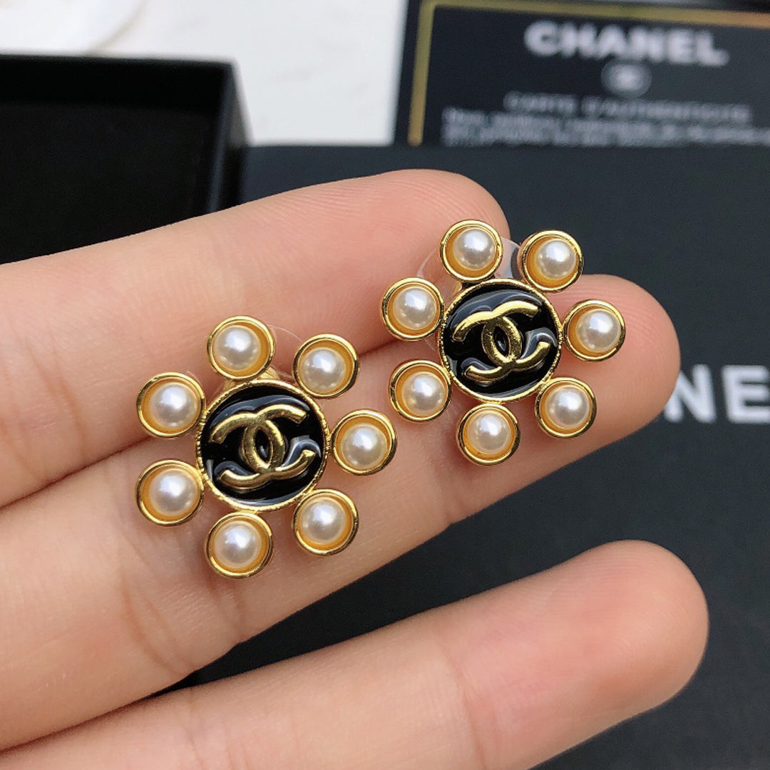 18K CC Flower Pearls Earrings