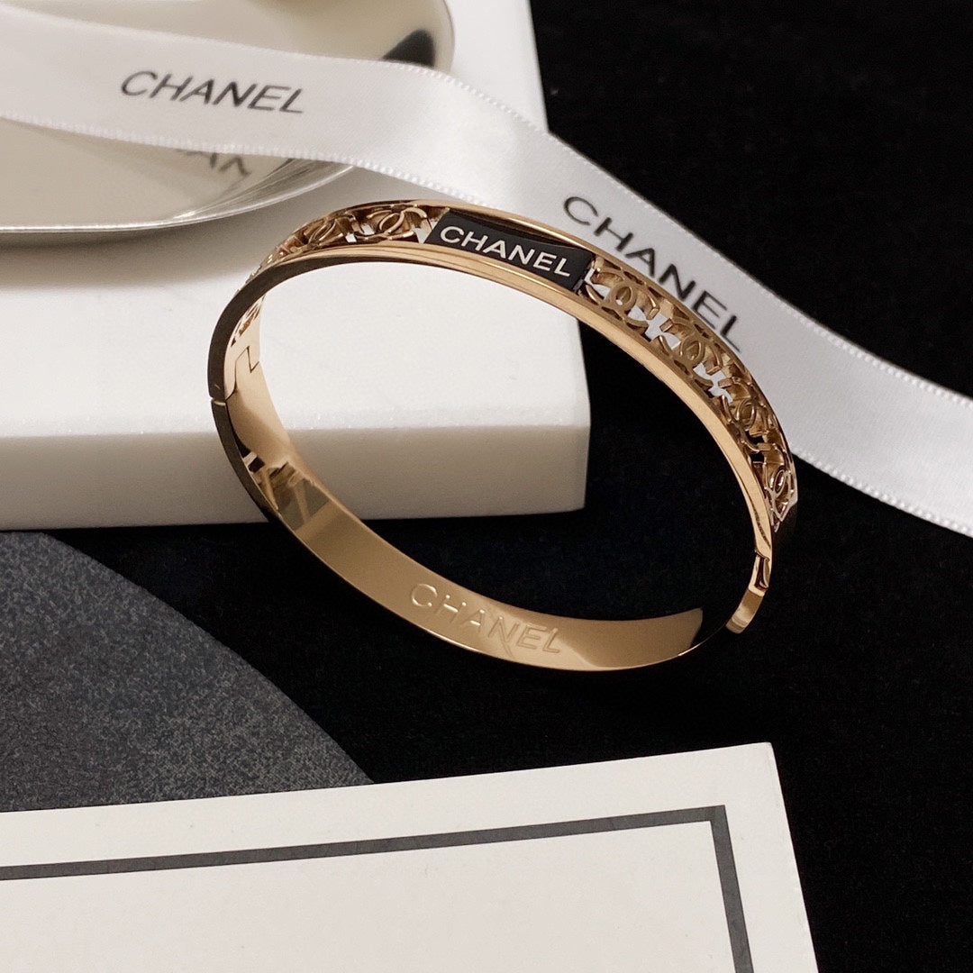 18K CC Hollow Bracelet