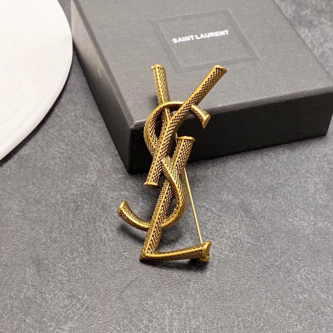 18K Saint Classic Brooch